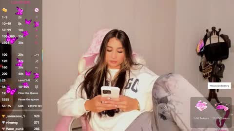 Snapshot of srita_laura chatting on March 2026 07:15:01 AM Laura online show from March 2026 07:15:01 AM