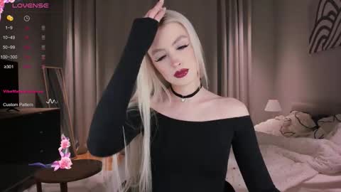 Alexandra online show from November 2025 10:09:01 PM