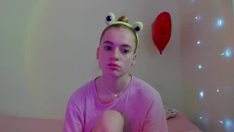 Snapshot of stacey_brow chatting on May 2026 01:33:01 AM stacey online show from May 2026 01:33:01 AM