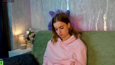 Stacey GMT5 Mo Tu We Th Fr Sa 3am -10am online show from December 2025 01:01:02 AM