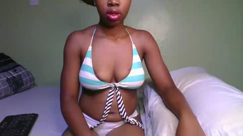 Snapshot of stacy_queenl chatting on December 2025 10:44:02 AM stacy_queenl online show from December 2025 10:44:02 AM