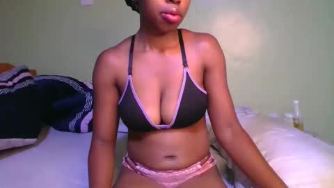 Snapshot of stacy_queenl chatting on December 2025 12:18:02 AM stacy_queenl online show from December 2025 12:18:02 AM