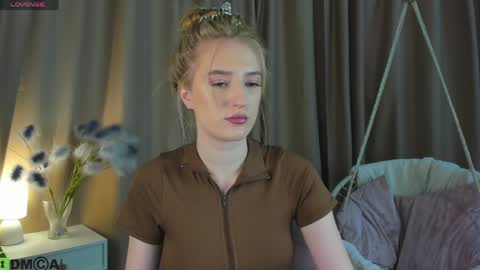 Snapshot of stacy_riiver chatting on April 2026 09:34:02 AM Stacy Mon Tue Wed Thu Fri Sun GMT GMT 3 1000am - 0400pm online show from April 2026 09:34:02 AM