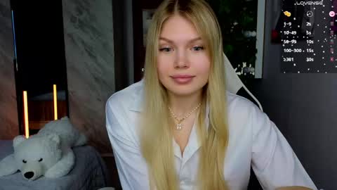 Snapshot of starlight_2004 chatting on May 2026 02:53:02 AM Caroline online show from May 2026 02:53:02 AM