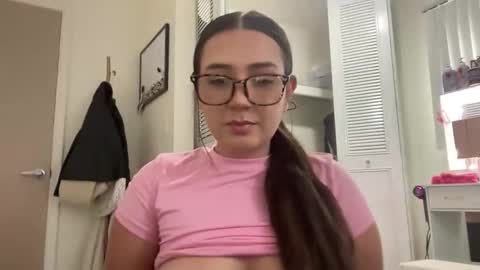 Snapshot of starqueenieee chatting on October 2025 06:26:02 PM starqueenieee online show from October 2025 06:26:02 PM