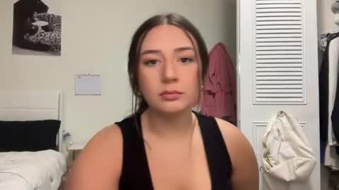 Snapshot of starqueenieee chatting on October 2025 01:31:01 AM starqueenieee online show from October 2025 01:31:01 AM