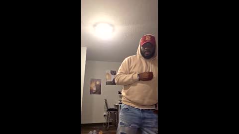 Snapshot of stayinalive1992 chatting on December 2025 04:06:01 AM stayinalive1992 online show from December 2025 04:06:01 AM