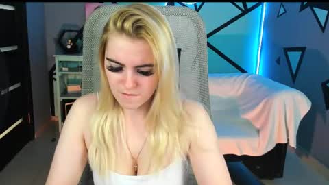 Snapshot of stef_nicks chatting on June 2026 07:17:02 AM stef_nicks online show from June 2026 07:17:02 AM