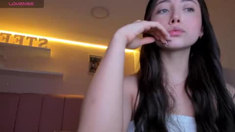 Stefa Gomez  online show from March 2025 05:22:02 PM