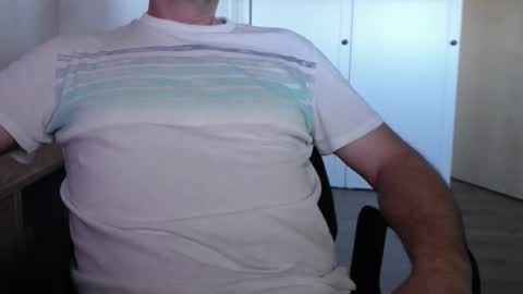 Snapshot of stefan2580 chatting on December 2024 01:41:01 PM Stefan online show from December 2024 01:41:01 PM