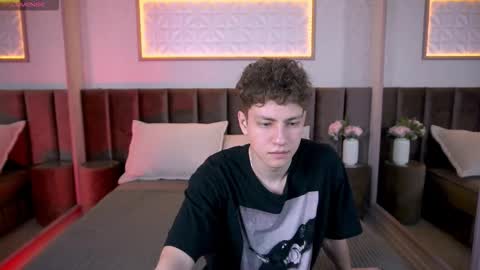 Esrefan online show from February 2026 07:30:02 PM