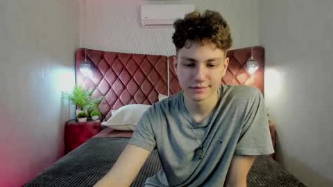 Esrefan online show from March 2026 07:53:02 PM