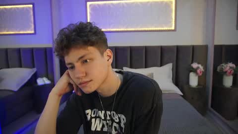 Esrefan online show from March 2026 08:47:01 PM