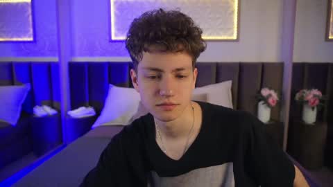 Esrefan online show from March 2026 07:47:01 PM