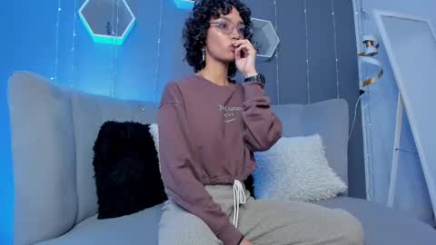 Stefania  online show from March 2025 03:32:02 AM