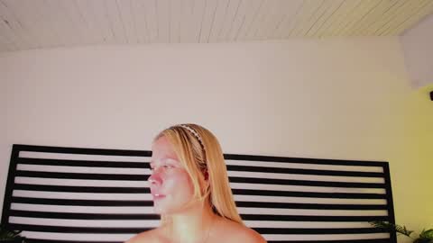 Stefanny   online show from December 2024 12:50:02 PM