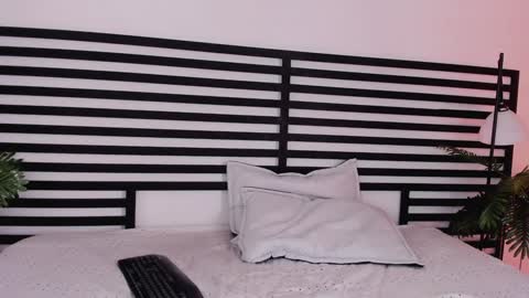 Stefanny   online show from December 2024 04:00:01 PM