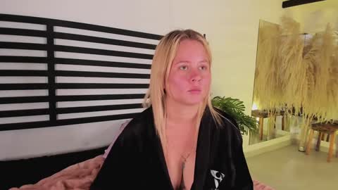 Stefanny   online show from January 2025 03:23:01 PM