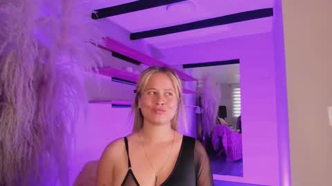 Stefanny   online show from February 2025 12:03:02 PM