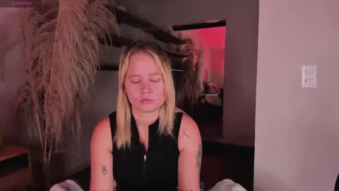 Stefanny   online show from March 2025 12:17:01 PM