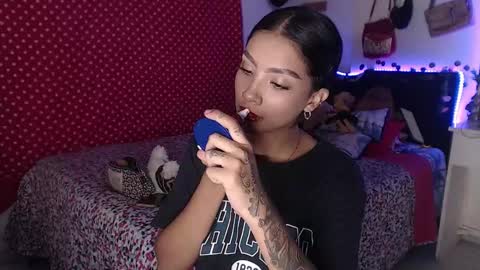 Im MiaIts my first day here  online show from December 2024 01:51:01 AM