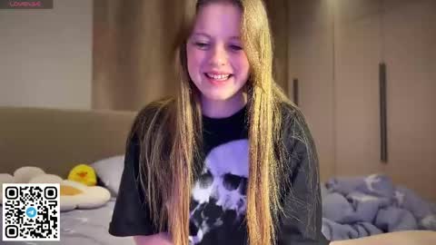Snapshot of steffi_meoww chatting on June 2026 12:23:01 AM STEFI Streams every day from 10 PM GTM1 online show from June 2026 12:23:01 AM