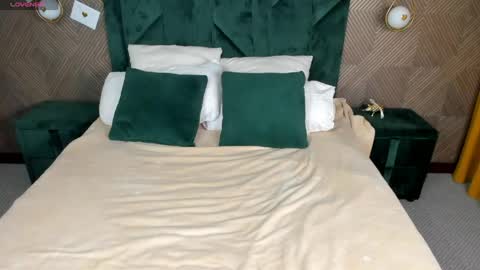 Stella Leee online show from April 2026 11:32:01 PM