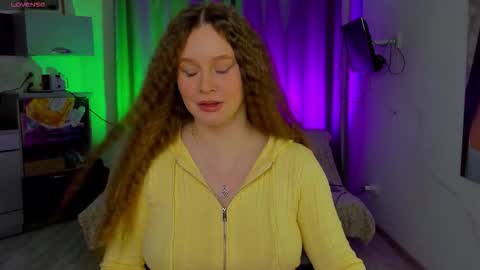 Snapshot of stella_pretty0 chatting on October 2025 04:40:02 PM Stella online show from October 2025 04:40:02 PM