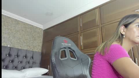 Snapshot of stella_xue chatting on January 2025 10:55:02 PM Estella online show from January 2025 10:55:02 PM