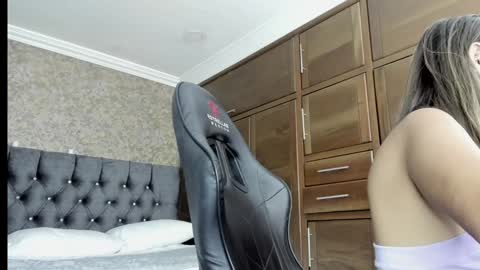 Snapshot of stella_xue chatting on January 2025 10:52:01 PM Estella online show from January 2025 10:52:01 PM
