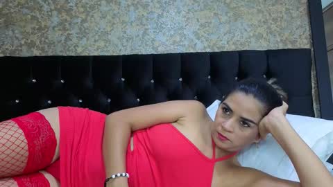 Estella online show from November 2025 10:43:02 PM