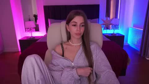 stellahoneywell online show from March 2026 07:25:01 AM