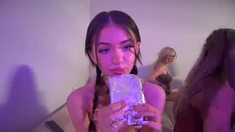 Snapshot of stellapearl chatting on September 2025 05:41:02 AM stellapearl online show from September 2025 05:41:02 AM