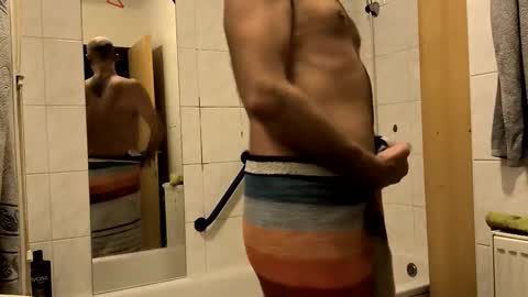 Snapshot of stenlyvrbich chatting on September 2025 03:07:02 AM lee online show from September 2025 03:07:02 AM