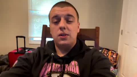 Snapshot of stepbro18 chatting on September 2025 04:10:02 PM Honestly Im a slut I have a high sex drive and I love talking to people off this platform online show from September 2025 04:10:02 PM