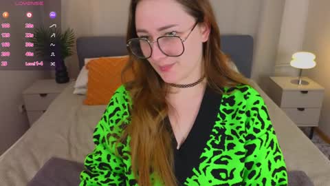Snapshot of steph_sweet chatting on December 2024 09:58:02 PM Emma online show from December 2024 09:58:02 PM