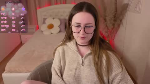 Snapshot of steph_sweet chatting on December 2024 10:07:02 PM Emma online show from December 2024 10:07:02 PM