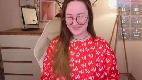 Snapshot of steph_sweet chatting on December 2024 09:17:02 PM Emma online show from December 2024 09:17:02 PM