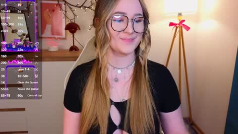 Snapshot of steph_sweet chatting on January 2025 10:10:01 PM Emma online show from January 2025 10:10:01 PM