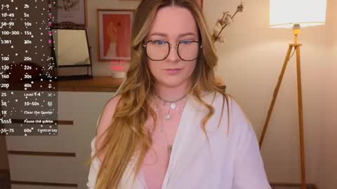 Snapshot of steph_sweet chatting on March 2025 10:05:02 PM Emma online show from March 2025 10:05:02 PM