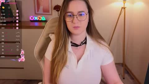 Snapshot of steph_sweet chatting on September 2025 09:18:01 PM Emma online show from September 2025 09:18:01 PM