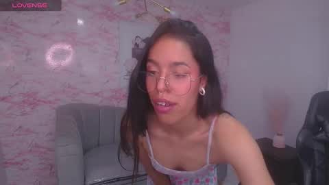 Snapshot of stephania_t chatting on January 2025 06:20:01 AM Stephania online show from January 2025 06:20:01 AM