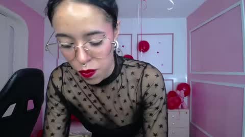 Snapshot of stephania_t chatting on March 2025 01:40:02 PM Stephania online show from March 2025 01:40:02 PM
