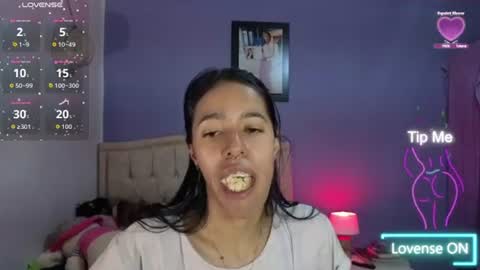 Snapshot of stephania_t chatting on July 2026 02:05:02 PM Stephania online show from July 2026 02:05:02 PM