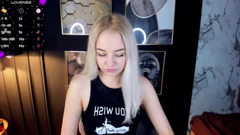 Snapshot of stephanie_sea chatting on December 2024 02:56:02 AM Stephanie Sea online show from December 2024 02:56:02 AM
