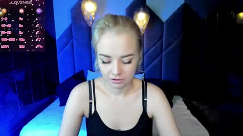 Snapshot of stephanie_sea chatting on February 2025 07:25:02 PM Stephanie Sea online show from February 2025 07:25:02 PM