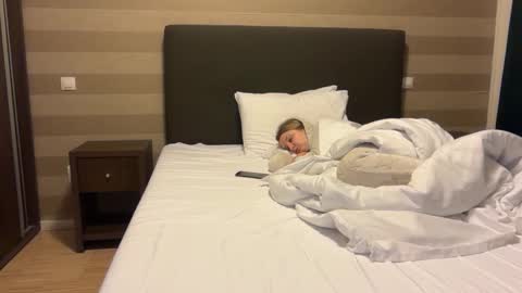 Stephany online show from December 2025 07:53:02 PM