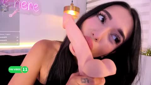 Stephany  online show from October 2025 05:00:01 PM