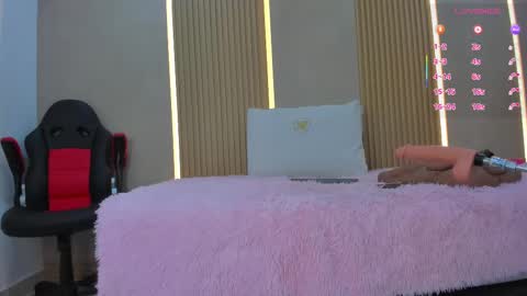 Stephany online show from October 2025 12:33:01 PM