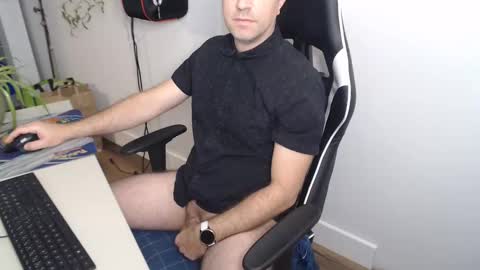 steve_oo8 online show from December 2024 04:39:02 PM